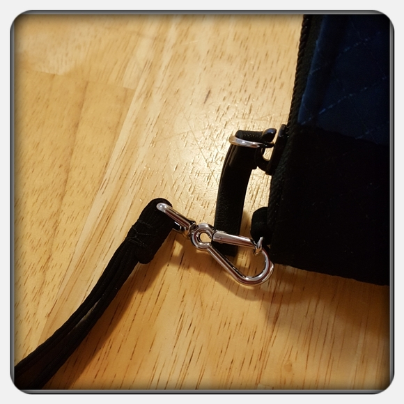 Vera Bradley RFID Wristlet Winter Patchwork - Picture 6 of 8